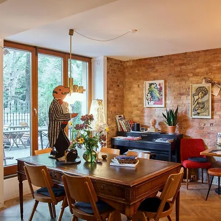 Beautiful And Cozy Remise For Up To 6 Guests 베를린