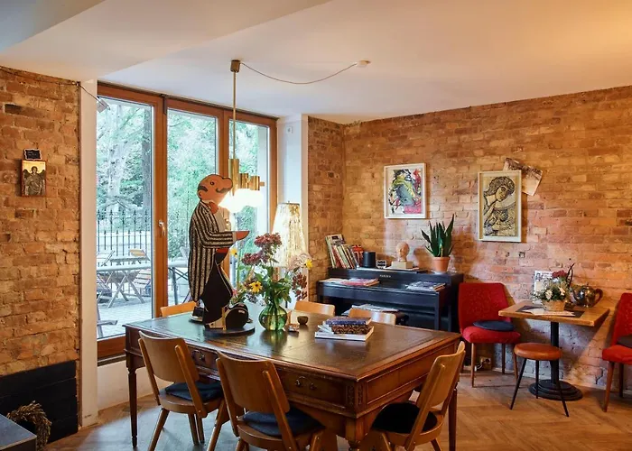 Beautiful And Cozy Remise For Up To 6 Guests ברלין