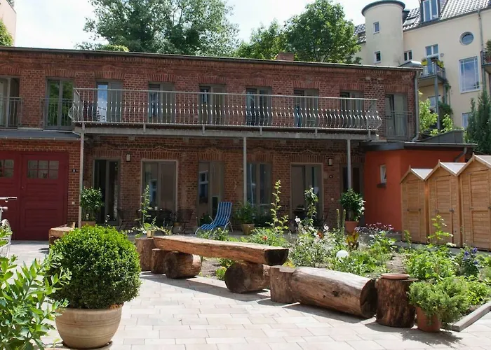 Beautiful And Cozy Remise For Up To 6 Guests דירה ברלין