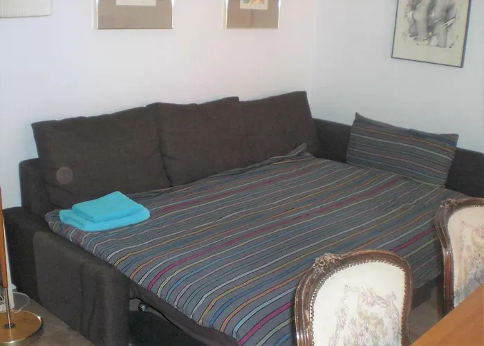 Beautiful And Cozy Remise For Up To 6 Guests ベルリン